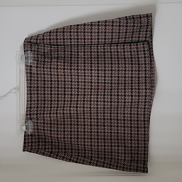 The Limited Size 2 Houndstooth Plaid Wrap Mini Skirt, Excellent Used Condition - Picture 1 of 10
